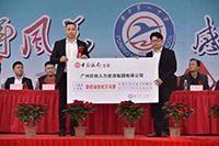 感恩｜压球集团官网压球集团官网压球集团官网压球集团官网首页-压球(中国)-压球(中国)
集团总裁罗宁弟向母校普宁一中捐赠172万元